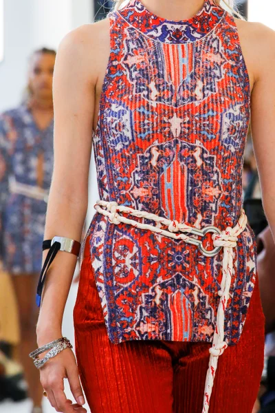 Look 48